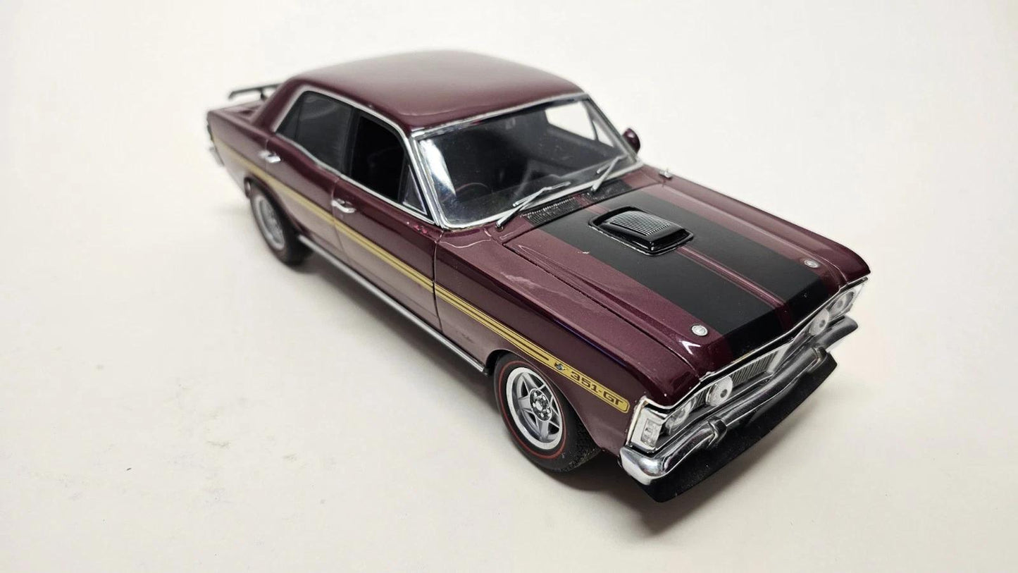 1:18 Ford XY Falcon GTHO Phase III - Vintage Burgundy/Gold Side Stripes - AUTOart - 72766