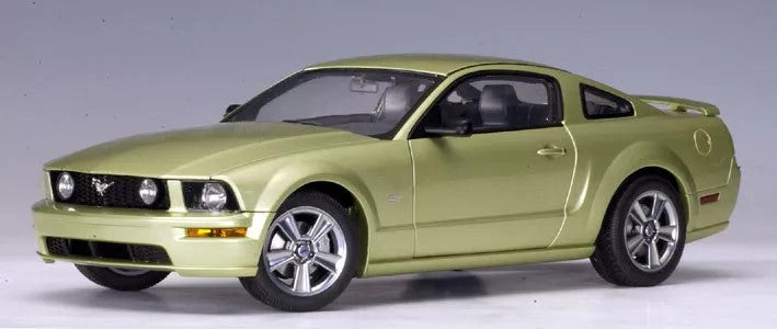 1:18 Ford Mustang GT (2004 Auto Show Version) - 2005 - Legend Lime - AUTOart - 73011