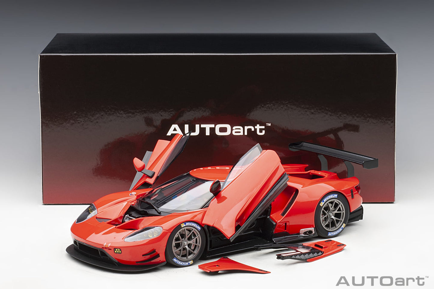 1:18 Ford GT - Plain Colour Version - LeMans - Red - AUTOart - 81811