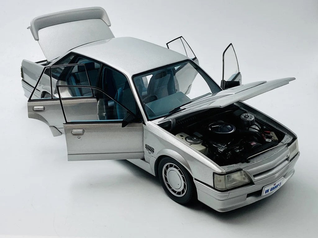 1:18 Holden VK Commodore SS Group 3 - Asteroid Silver - Biante Model Cars - B182705A
