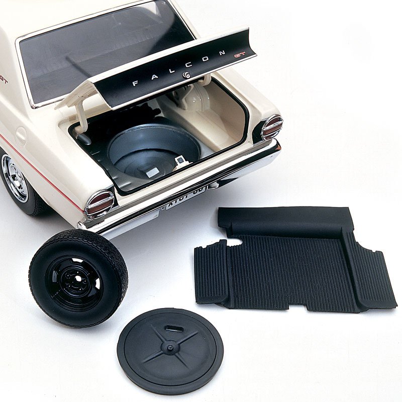 1:18 Ford XT Falcon GT - 1968 - Polar White - Classic Carlectables - 18207