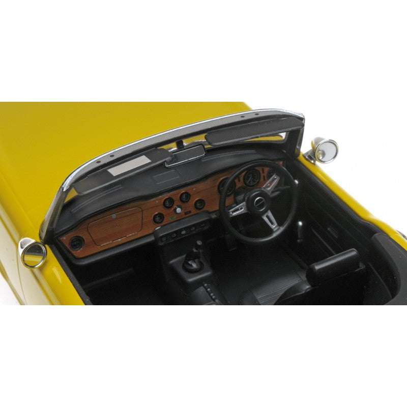1:18 Triumph TR6 - RHD - 1973 - Yellow - Minichamps - 155 132034