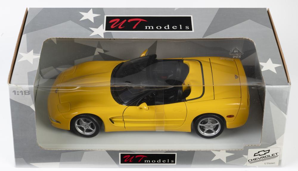 1:18 Chevrolet Corvette Convertible - 2000 - Millenium Yellow - UT Models - 21045