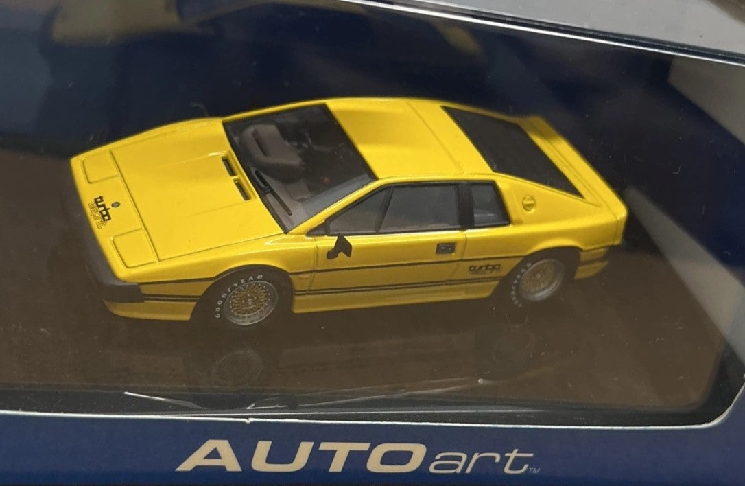 1:43 Lotus Esprit Turbo - Yellow - AUTOart - 55303