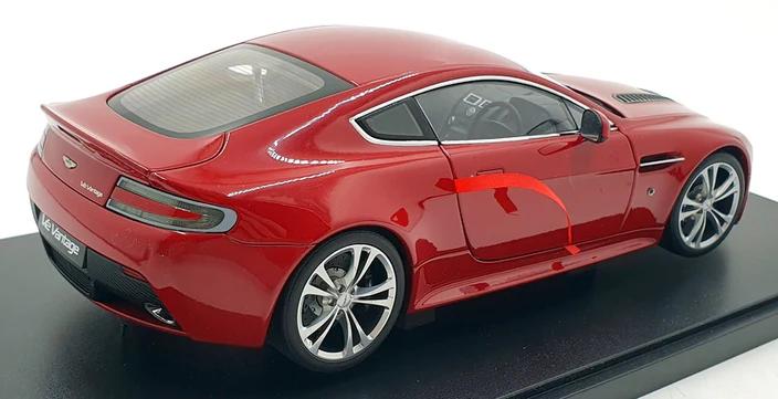 1:18 Aston Martin V12 Vantage - 2010 - Red - AUTOart - 70208
