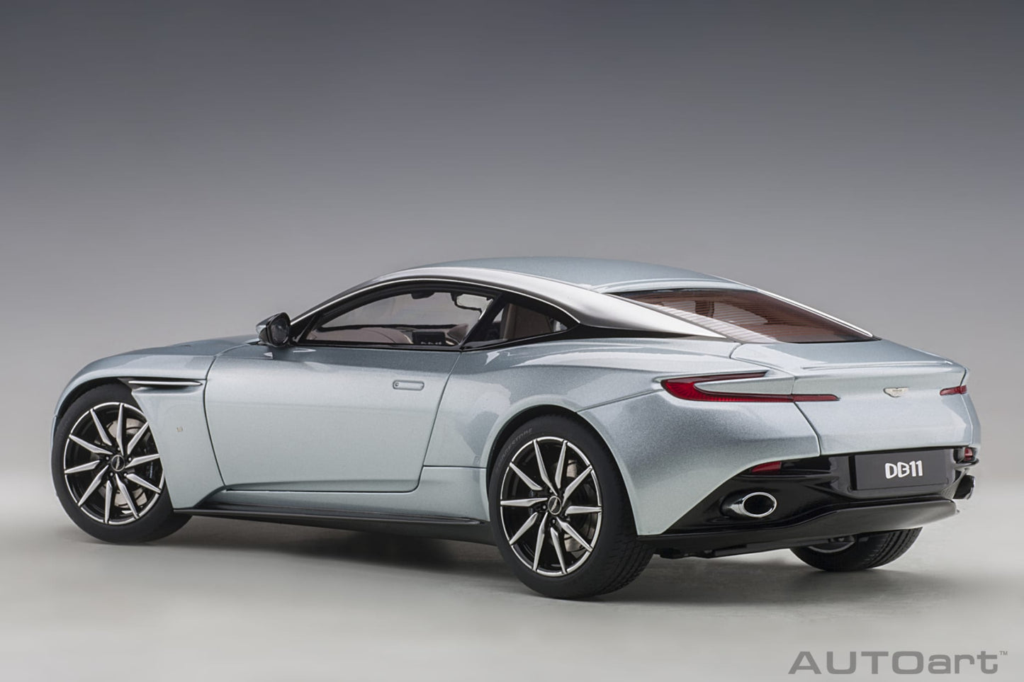 1:18 Aston Martin DB11 - Skyfall Silver - AUTOart - 70267