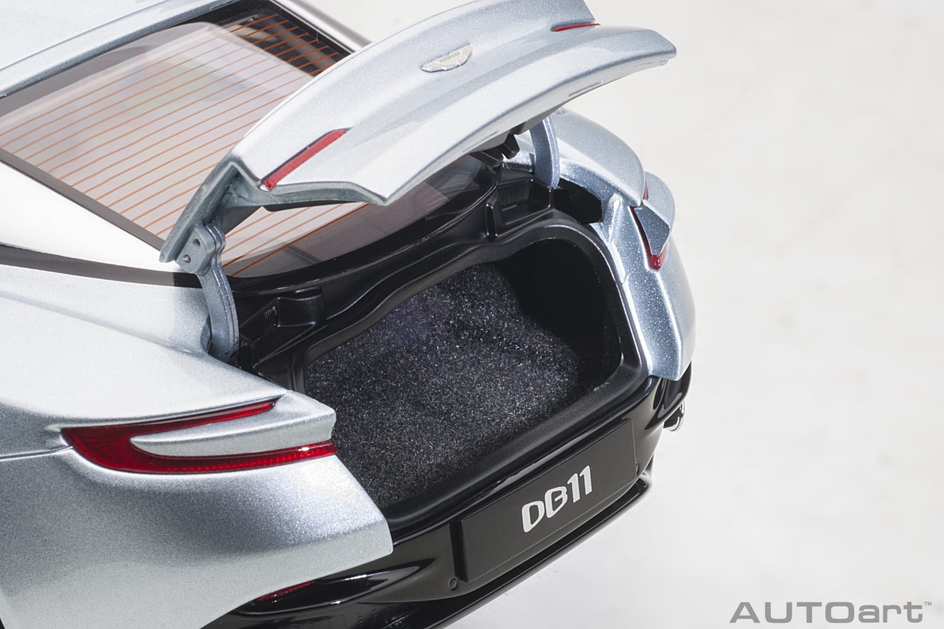 1:18 Aston Martin DB11 - Skyfall Silver - AUTOart - 70267