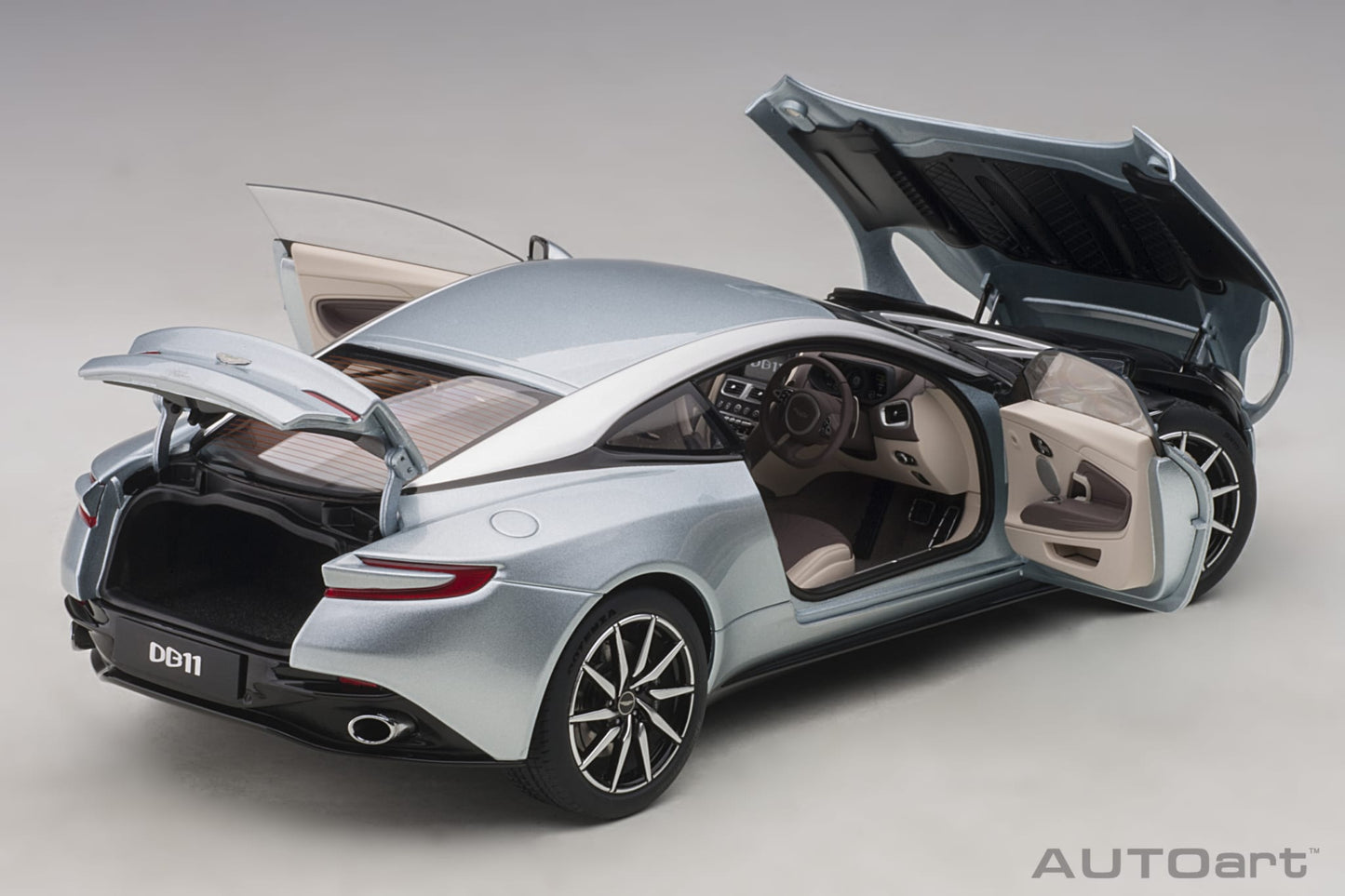 1:18 Aston Martin DB11 - Skyfall Silver - AUTOart - 70267