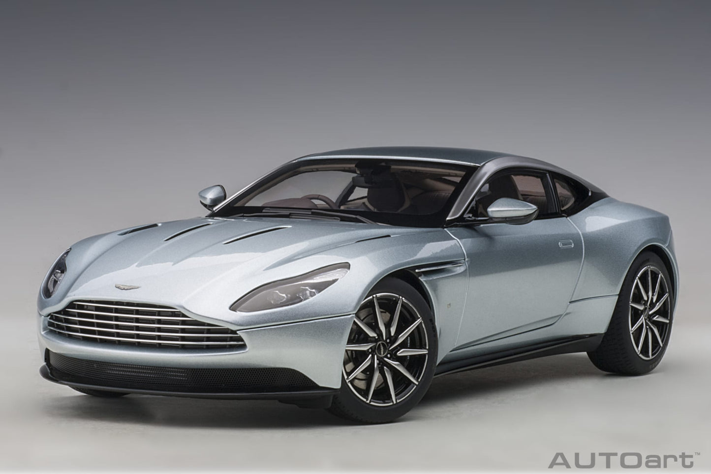 1:18 Aston Martin DB11 - Skyfall Silver - AUTOart - 70267