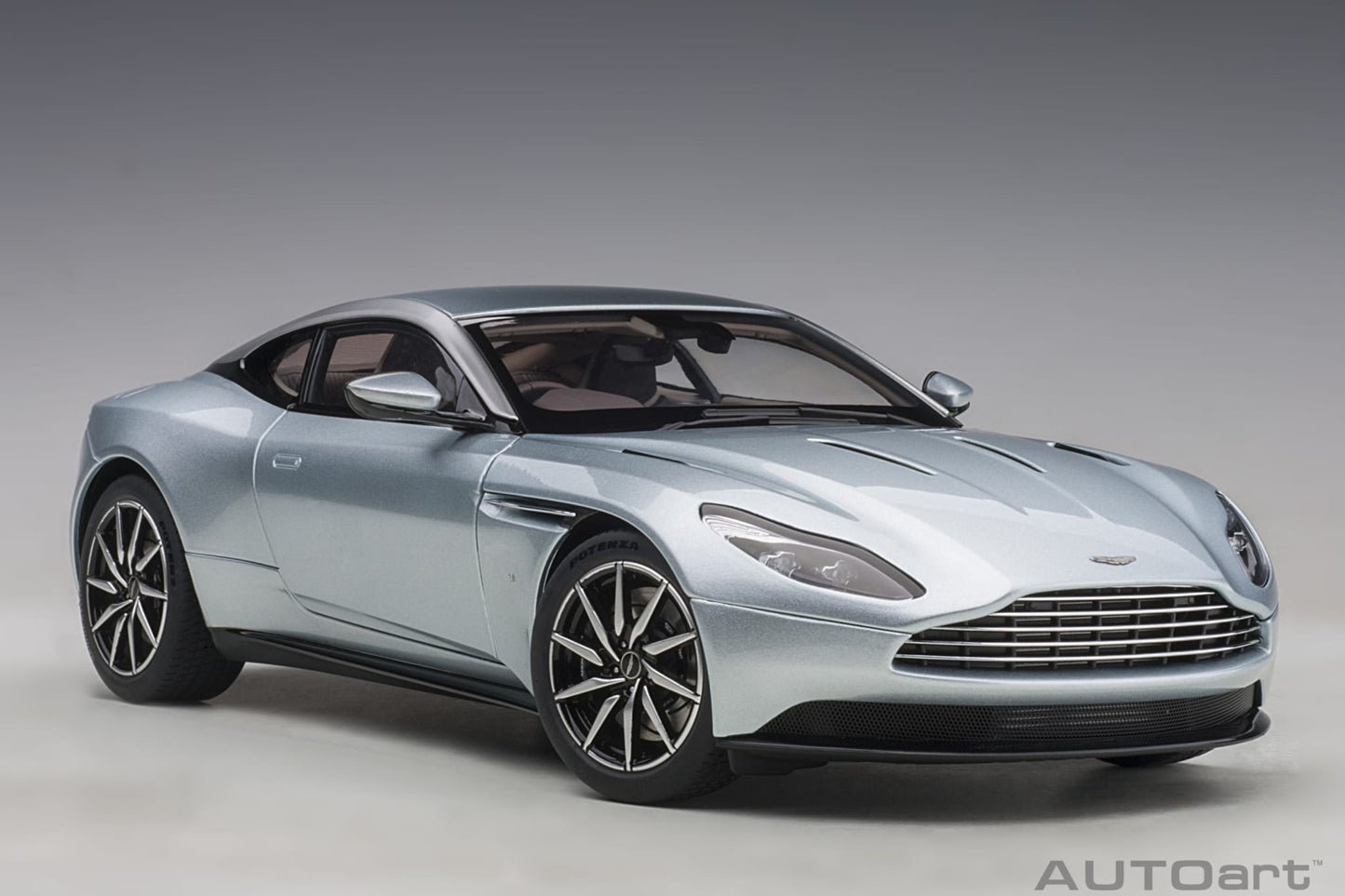 1:18 Aston Martin DB11 - Skyfall Silver - AUTOart - 70267