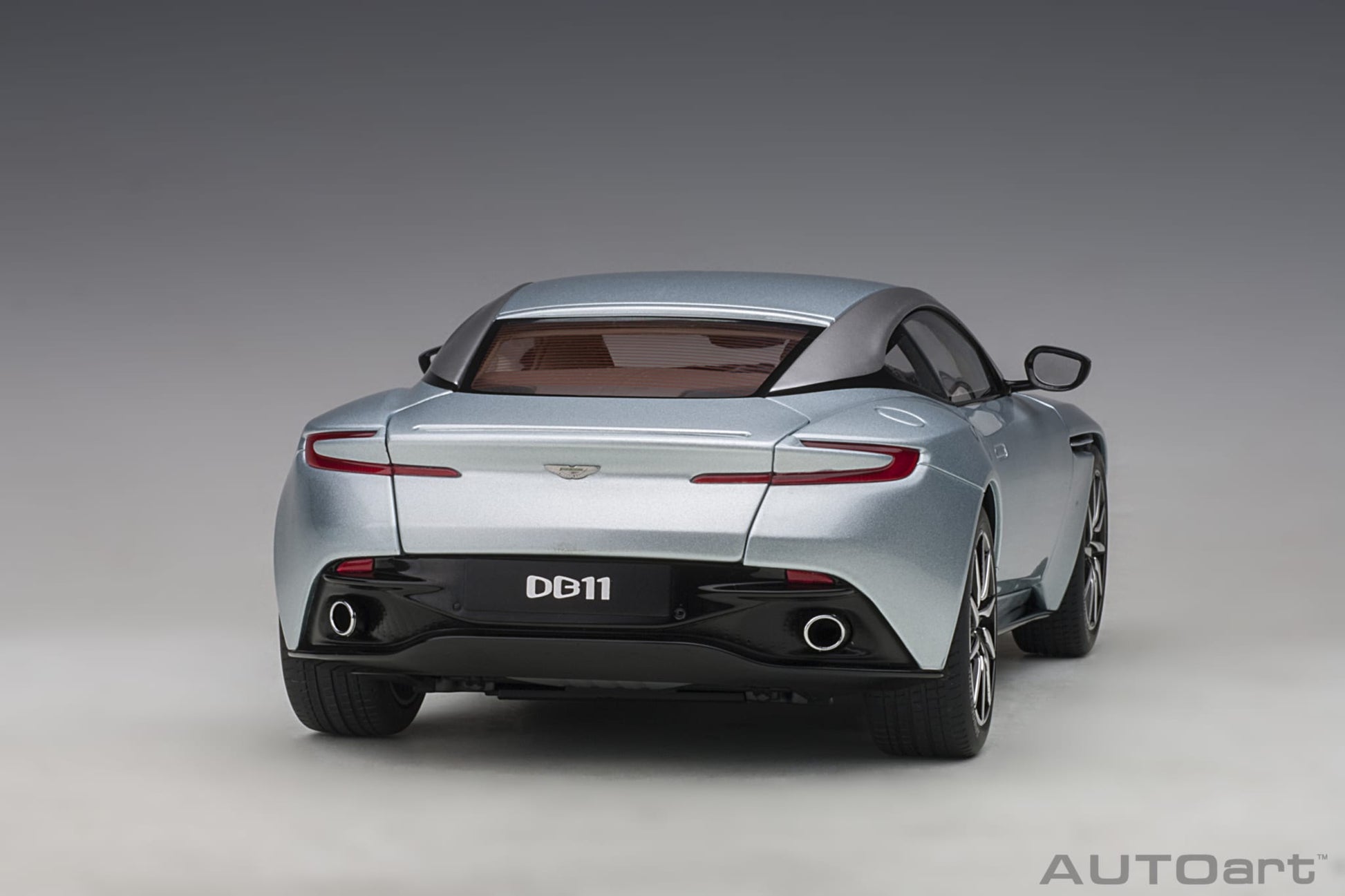 1:18 Aston Martin DB11 - Skyfall Silver - AUTOart - 70267