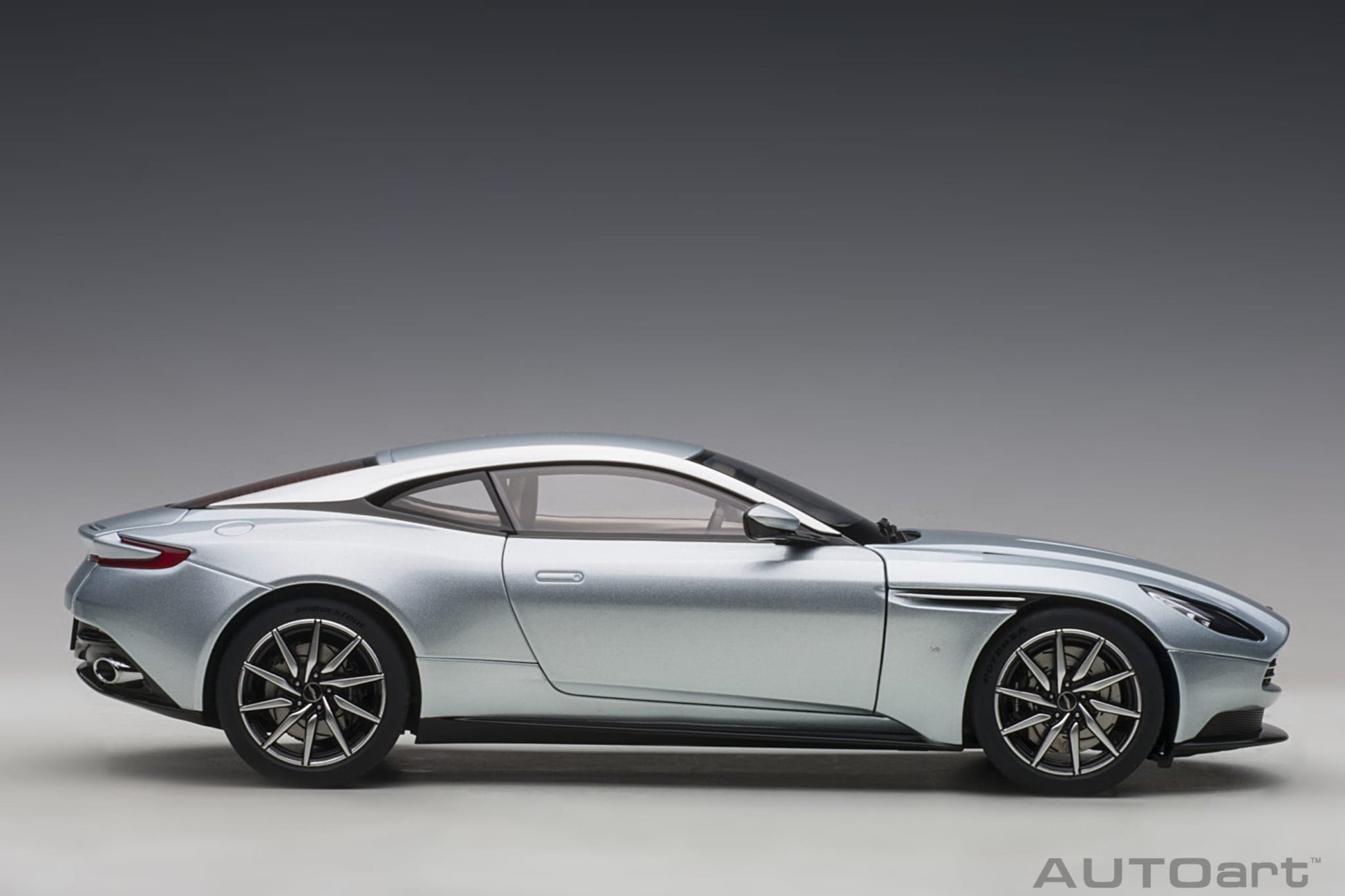 1:18 Aston Martin DB11 - Skyfall Silver - AUTOart - 70267