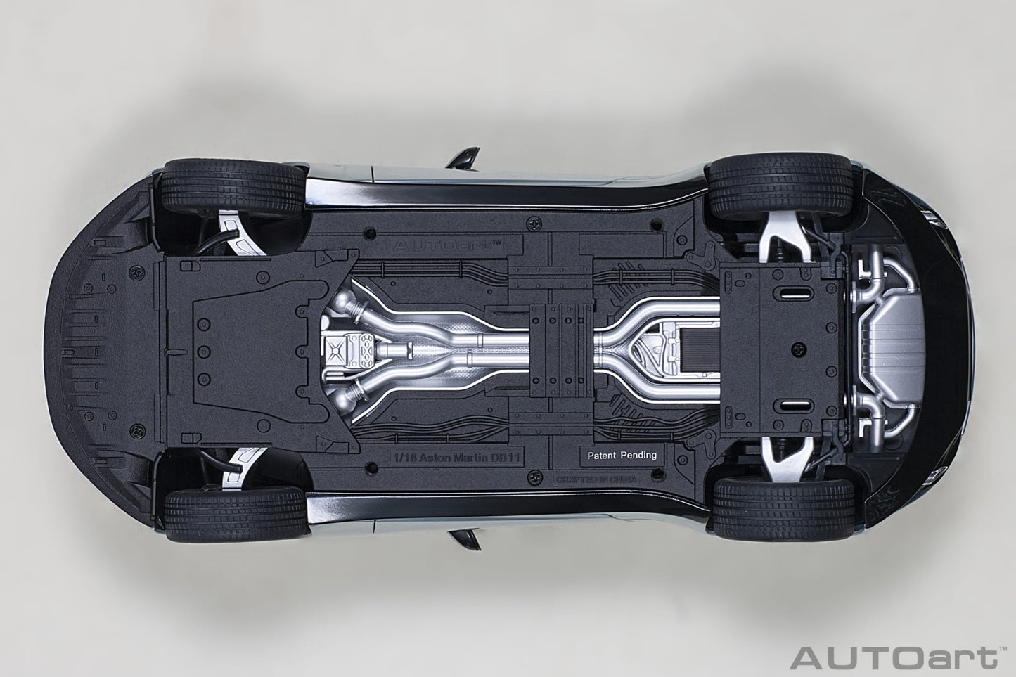 1:18 Aston Martin DB11 - Skyfall Silver - AUTOart - 70267