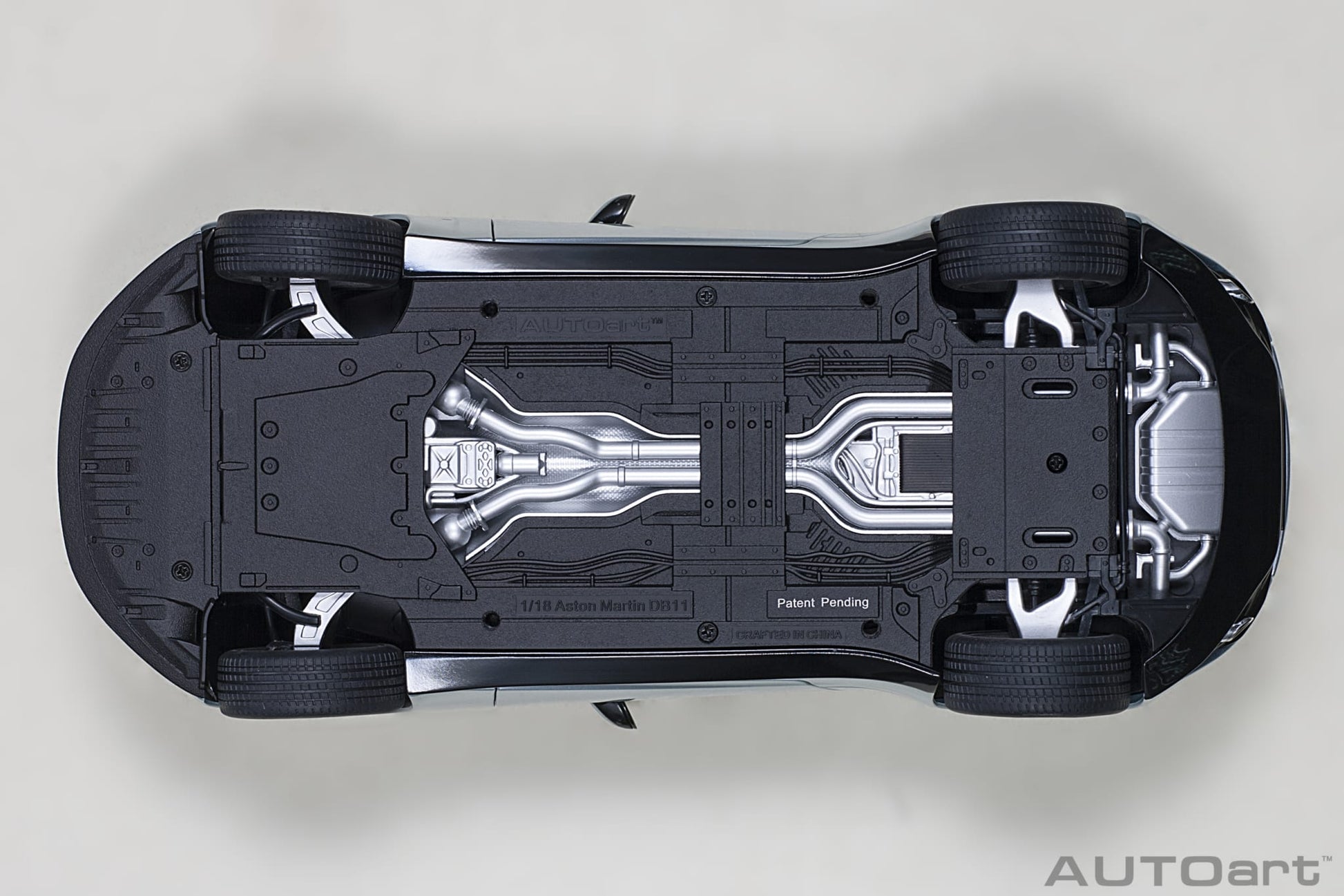 1:18 Aston Martin DB11 - Skyfall Silver - AUTOart - 70267