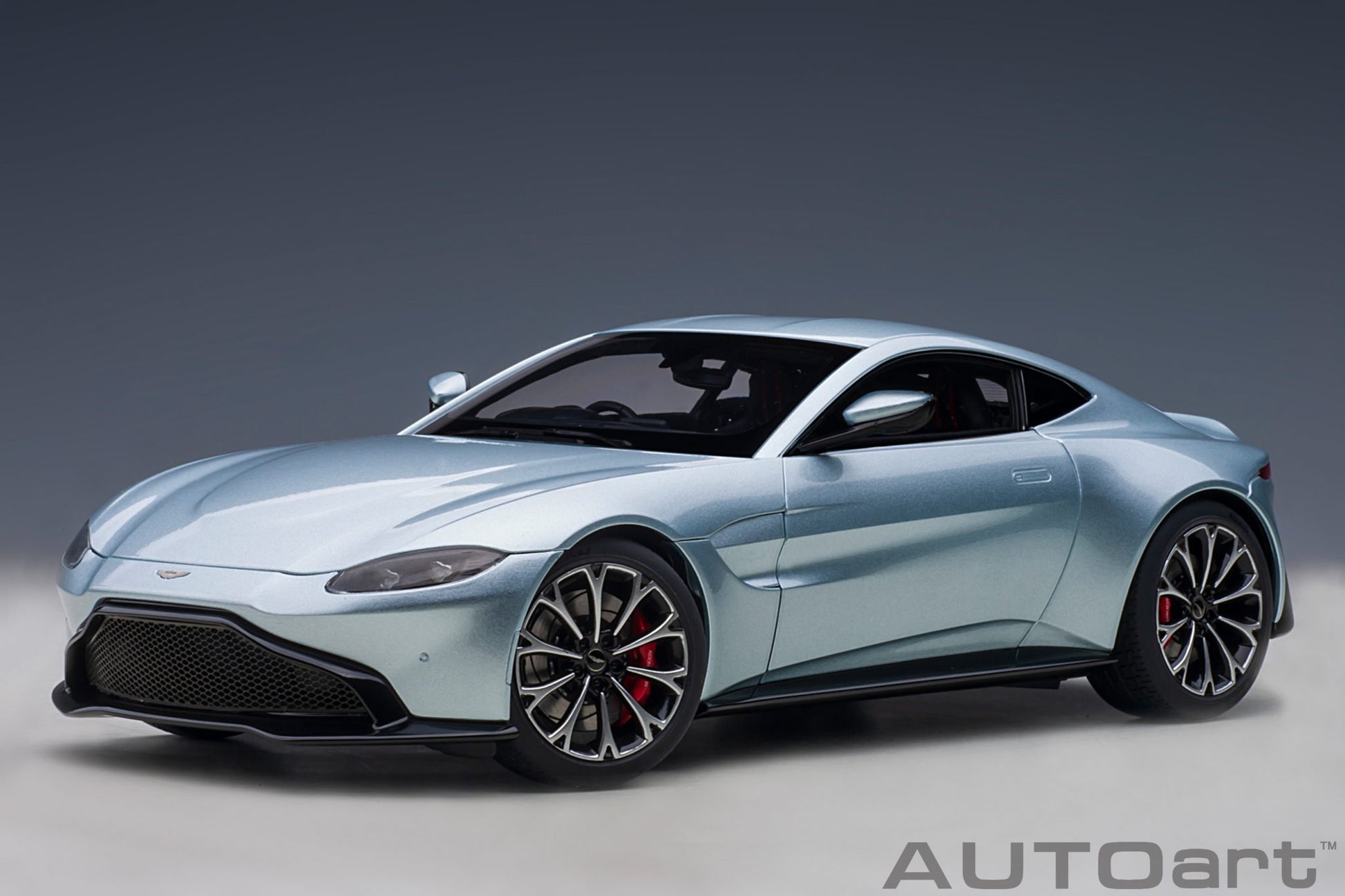 1:18 Aston Martin Vantage - 2019 - Magnetic Silver - AUTOart - 70276