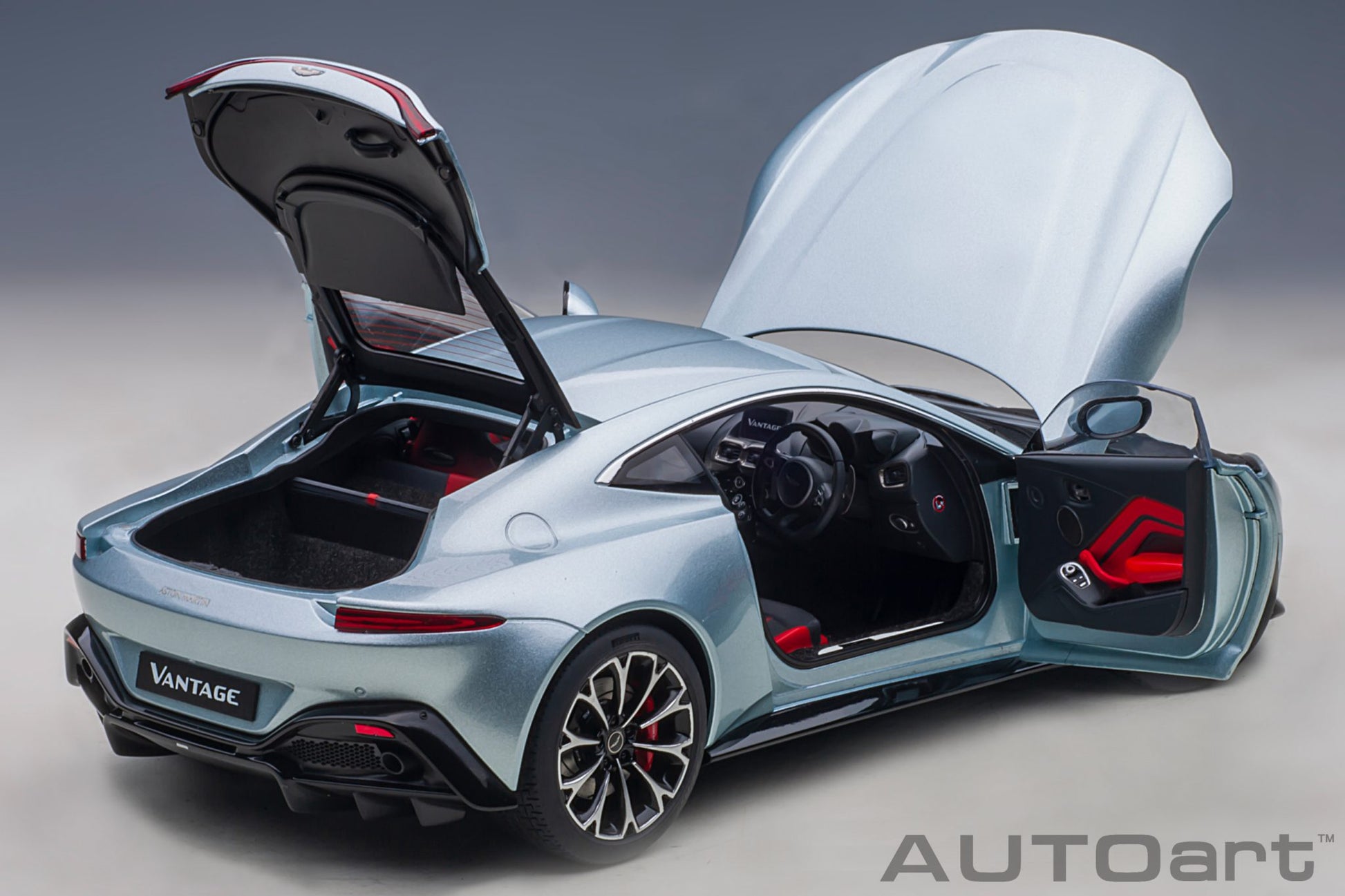 1:18 Aston Martin Vantage - 2019 - Magnetic Silver - AUTOart - 70276