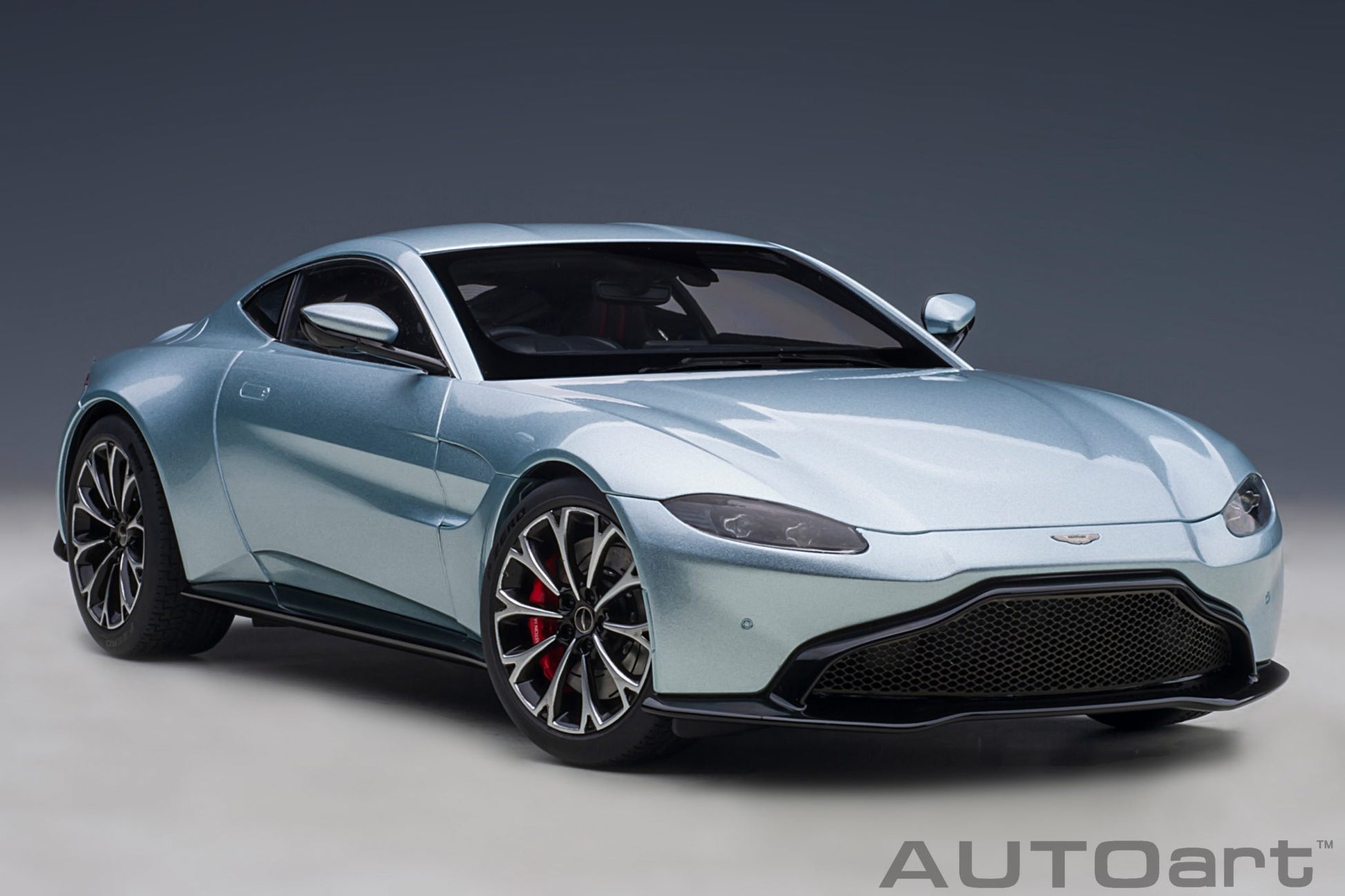 1:18 Aston Martin Vantage - 2019 - Magnetic Silver - AUTOart - 70276