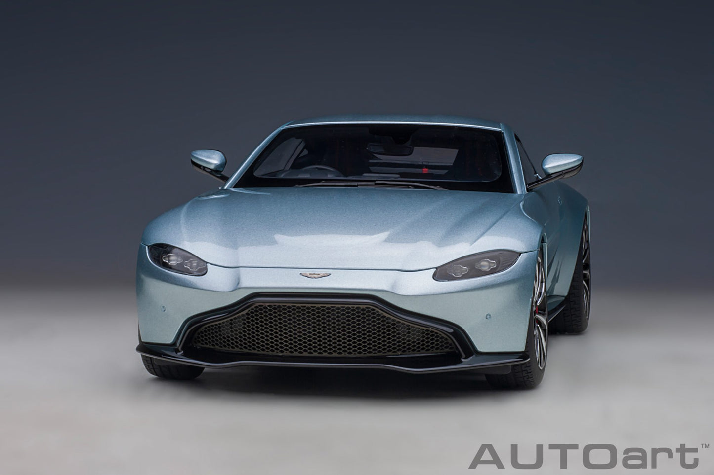 1:18 Aston Martin Vantage - 2019 - Magnetic Silver - AUTOart - 70276