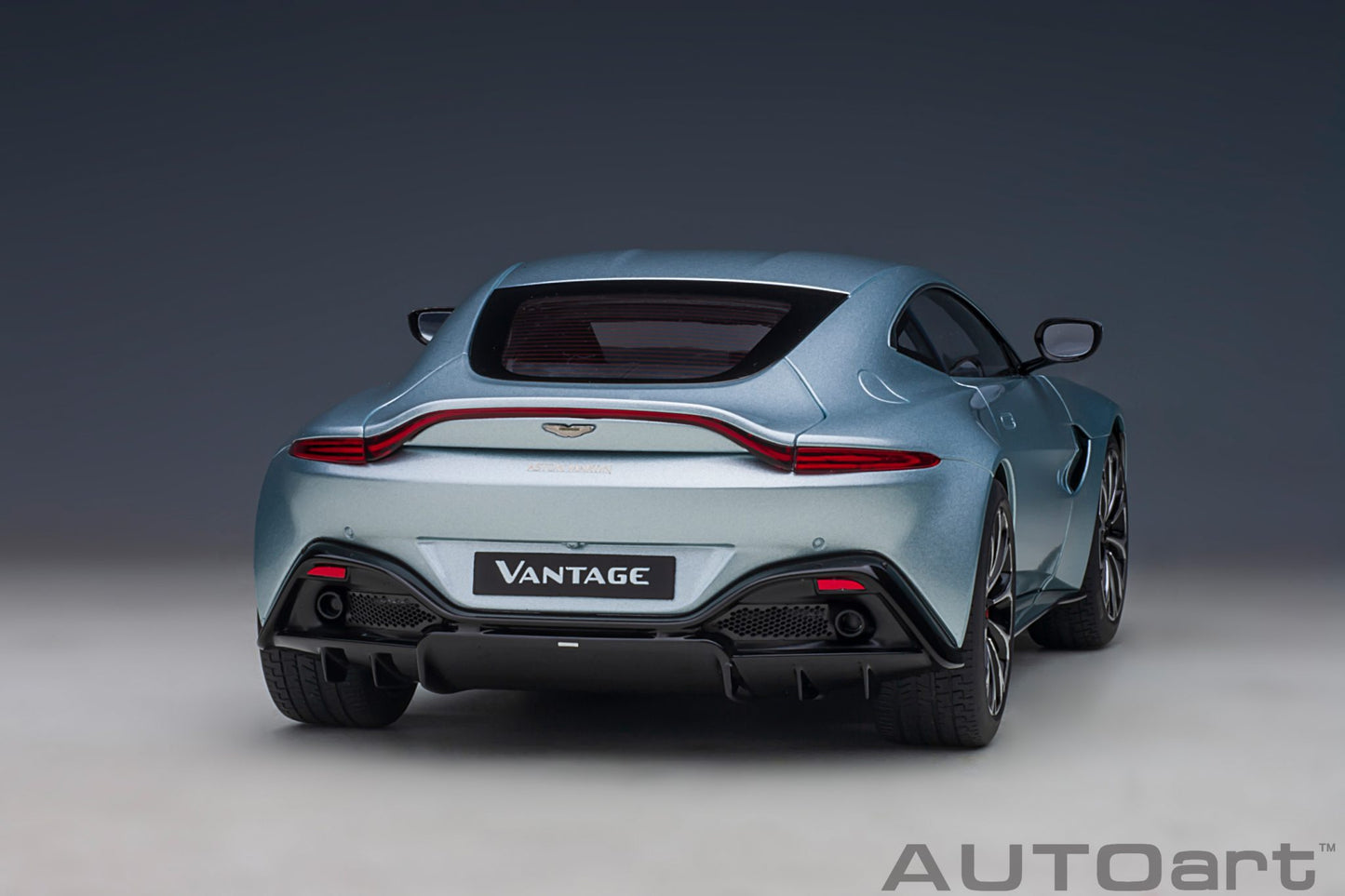 1:18 Aston Martin Vantage - 2019 - Magnetic Silver - AUTOart - 70276
