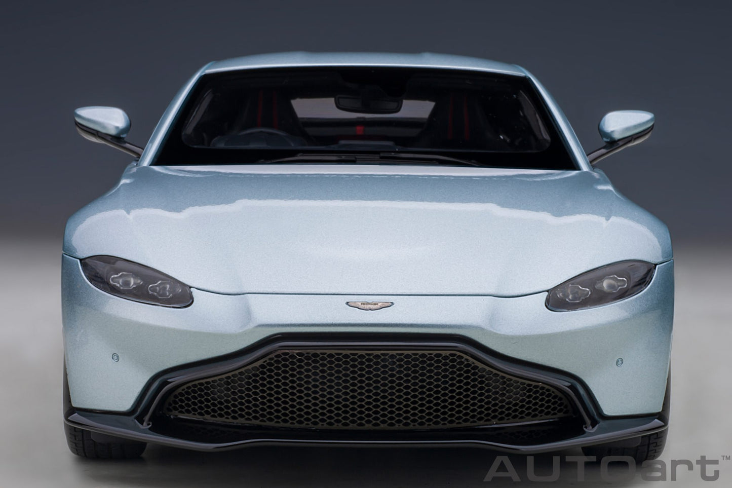1:18 Aston Martin Vantage - 2019 - Magnetic Silver - AUTOart - 70276