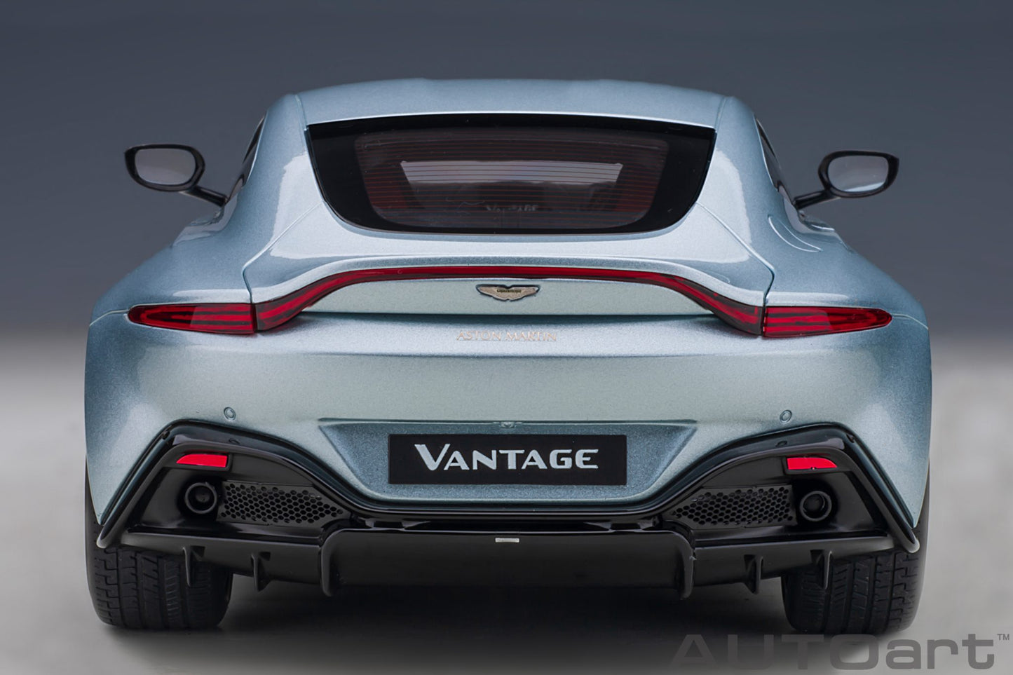 1:18 Aston Martin Vantage - 2019 - Magnetic Silver - AUTOart - 70276