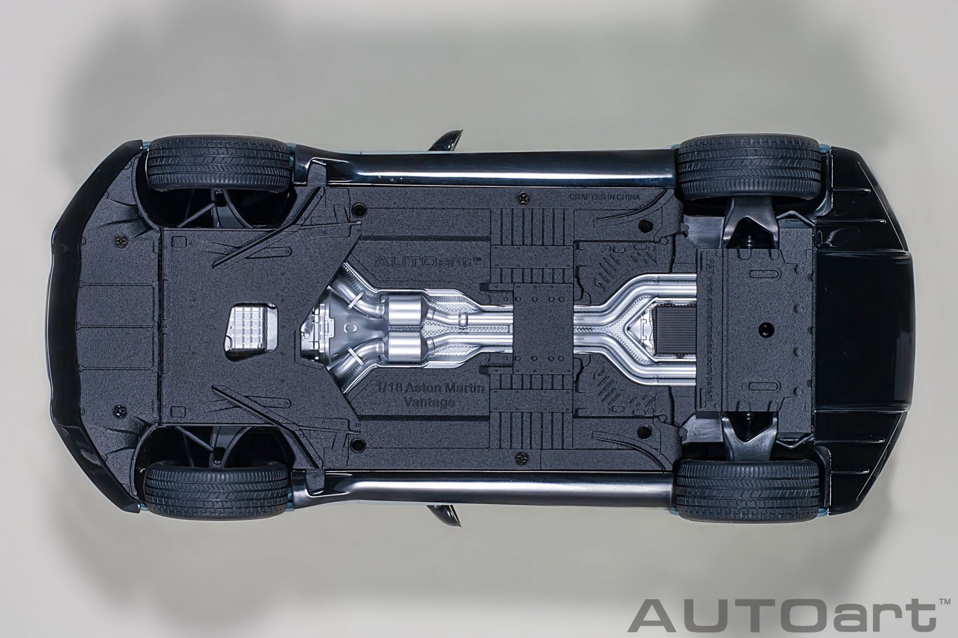 1:18 Aston Martin Vantage - 2019 - Magnetic Silver - AUTOart - 70276