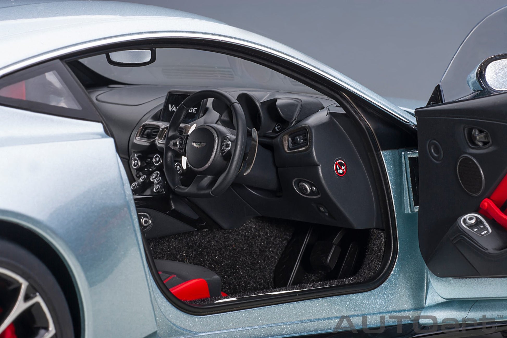 1:18 Aston Martin Vantage - 2019 - Magnetic Silver - AUTOart - 70276