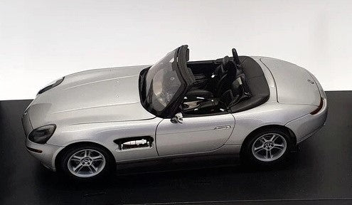 1:18 BMW Z8 James Bond - The World is Not Enough - Silver - AUTOart - 70511