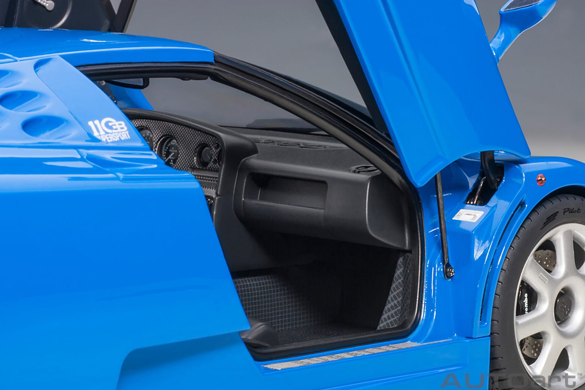 1:18 Bugatti EB110 SS - French Racing Blue - AUTOart - 70917
