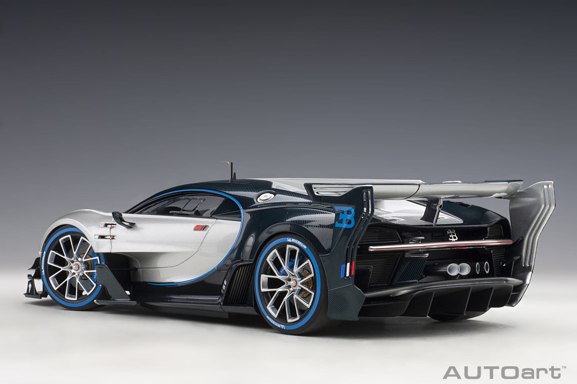 1:18 Bugatti Vision Gran Turismo - Argent Silver /Blue Carbon - AUTOart - 70987