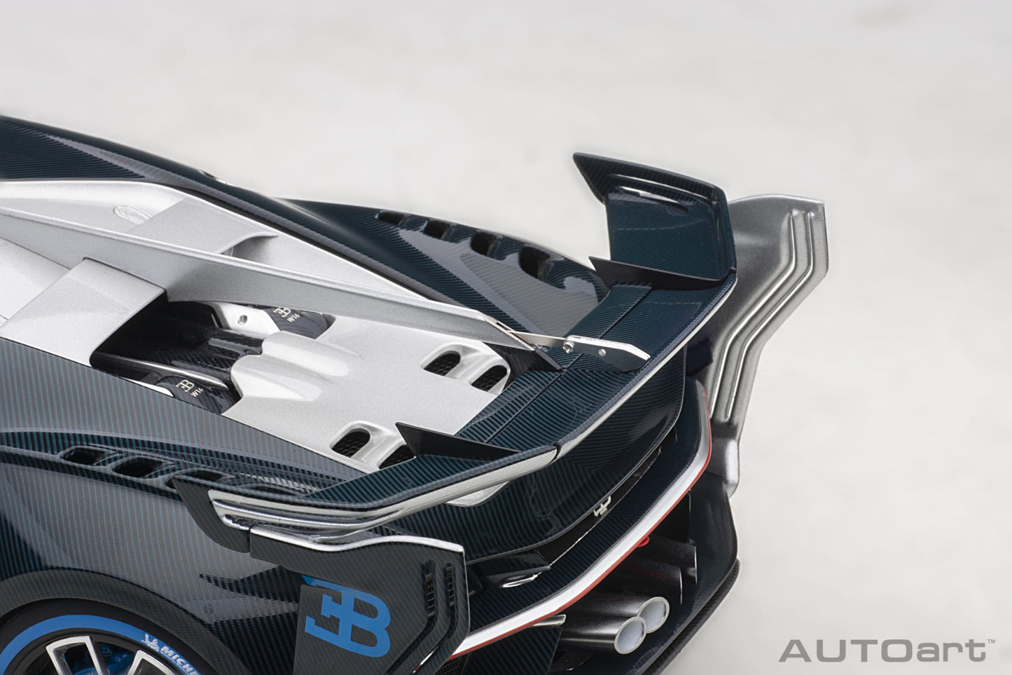 1:18 Bugatti Vision Gran Turismo - Argent Silver /Blue Carbon - AUTOart - 70987
