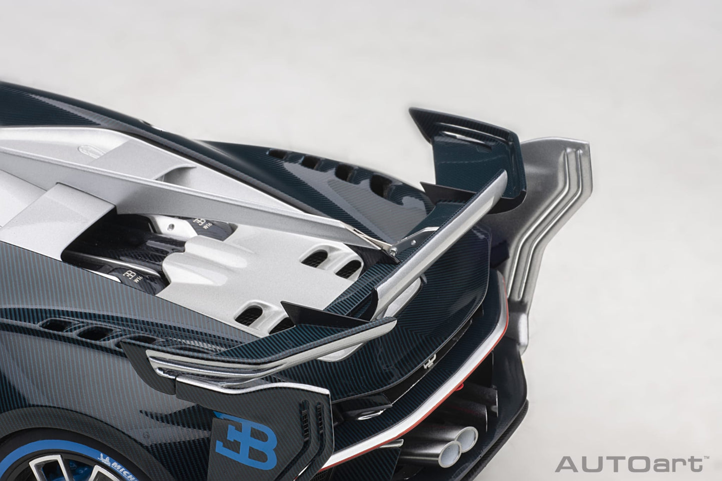 1:18 Bugatti Vision Gran Turismo - Argent Silver /Blue Carbon - AUTOart - 70987