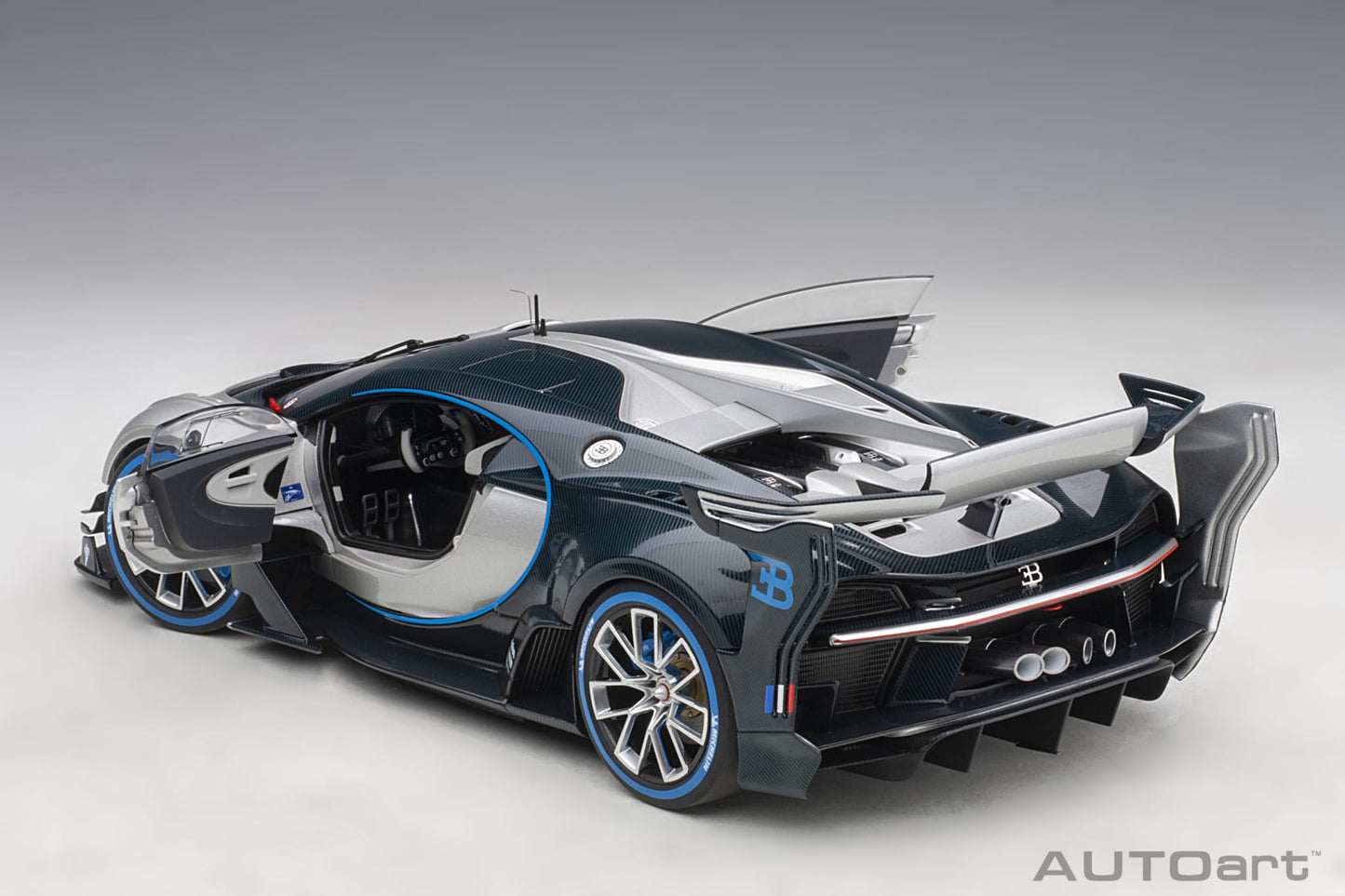 1:18 Bugatti Vision Gran Turismo - Argent Silver /Blue Carbon - AUTOart - 70987