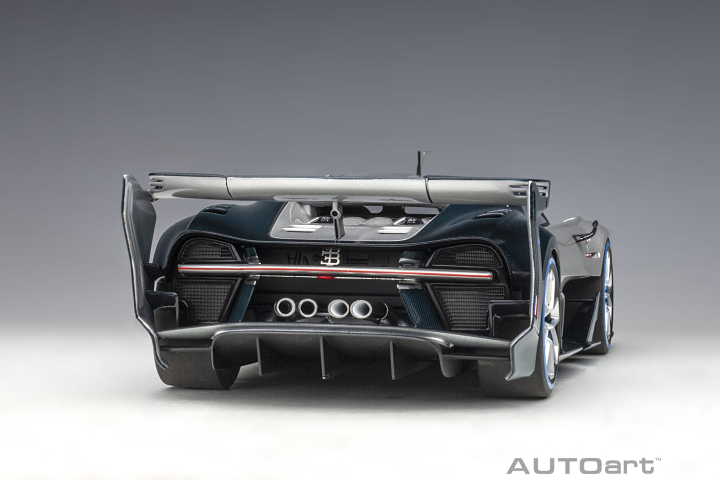 1:18 Bugatti Vision Gran Turismo - Argent Silver /Blue Carbon - AUTOart - 70987