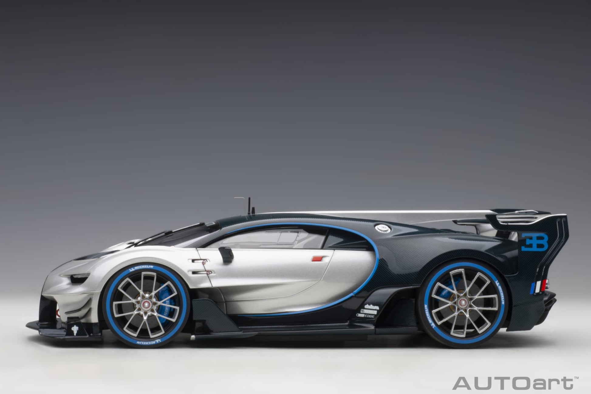 1:18 Bugatti Vision Gran Turismo - Argent Silver /Blue Carbon - AUTOart - 70987