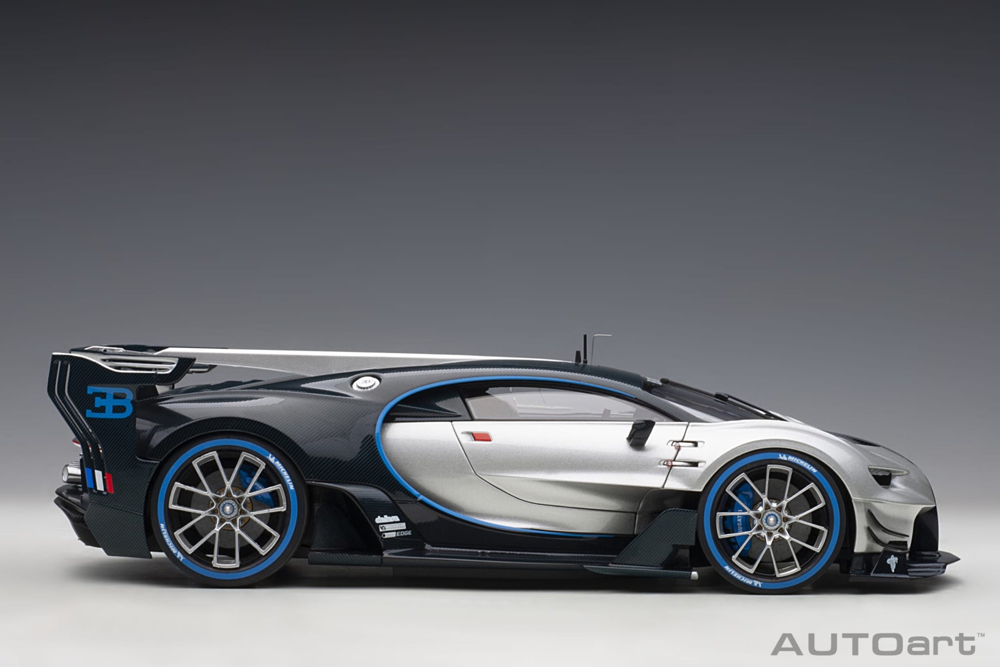 1:18 Bugatti Vision Gran Turismo - Argent Silver /Blue Carbon - AUTOart - 70987
