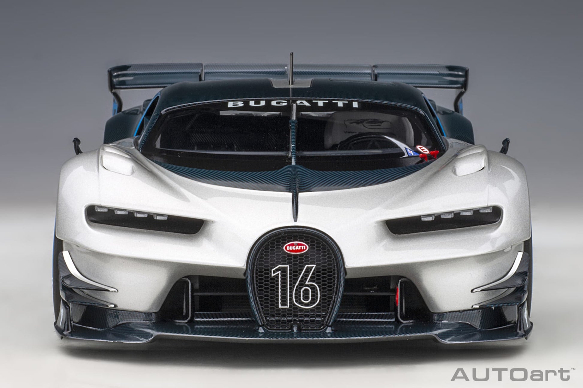 1:18 Bugatti Vision Gran Turismo - Argent Silver /Blue Carbon - AUTOart - 70987
