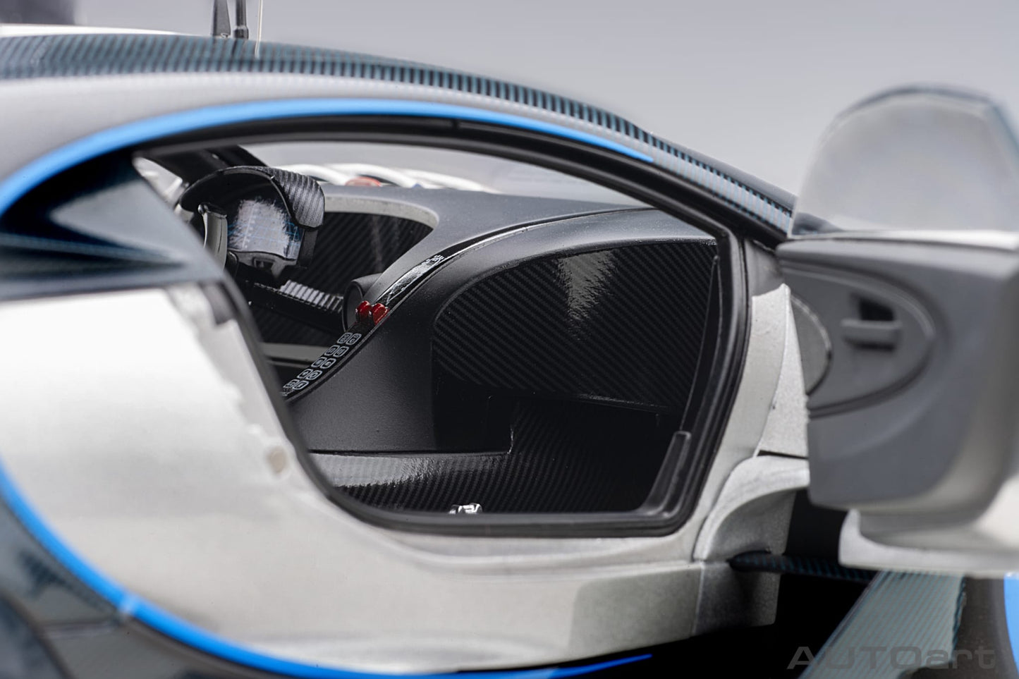 1:18 Bugatti Vision Gran Turismo - Argent Silver /Blue Carbon - AUTOart - 70987