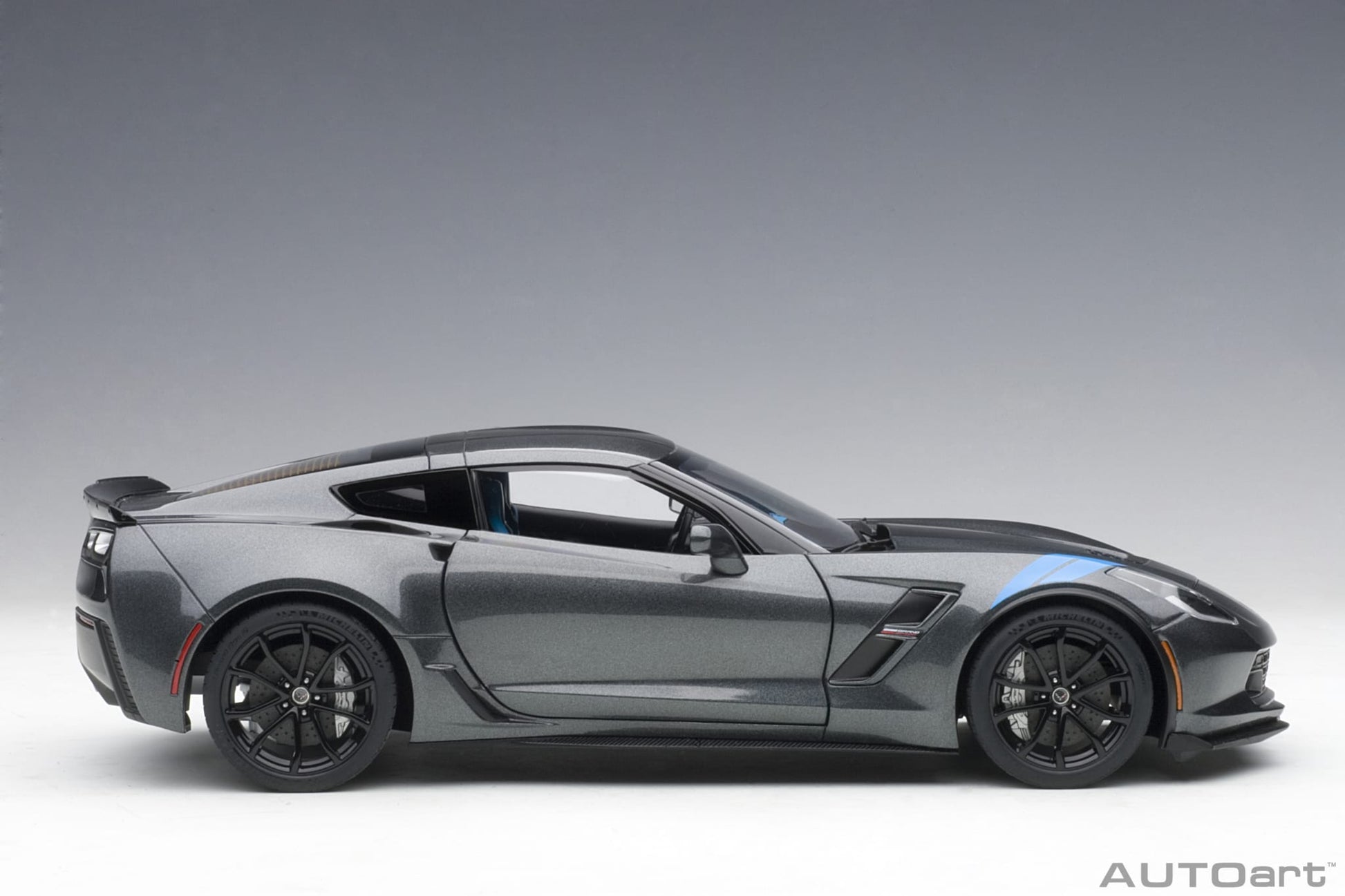 1:18 Chevrolet Corvette Grand Sport - Watkins Glen Grey Metallic /Black Stripes /Blue Fender Hash Marks - AUTOart - 71272
