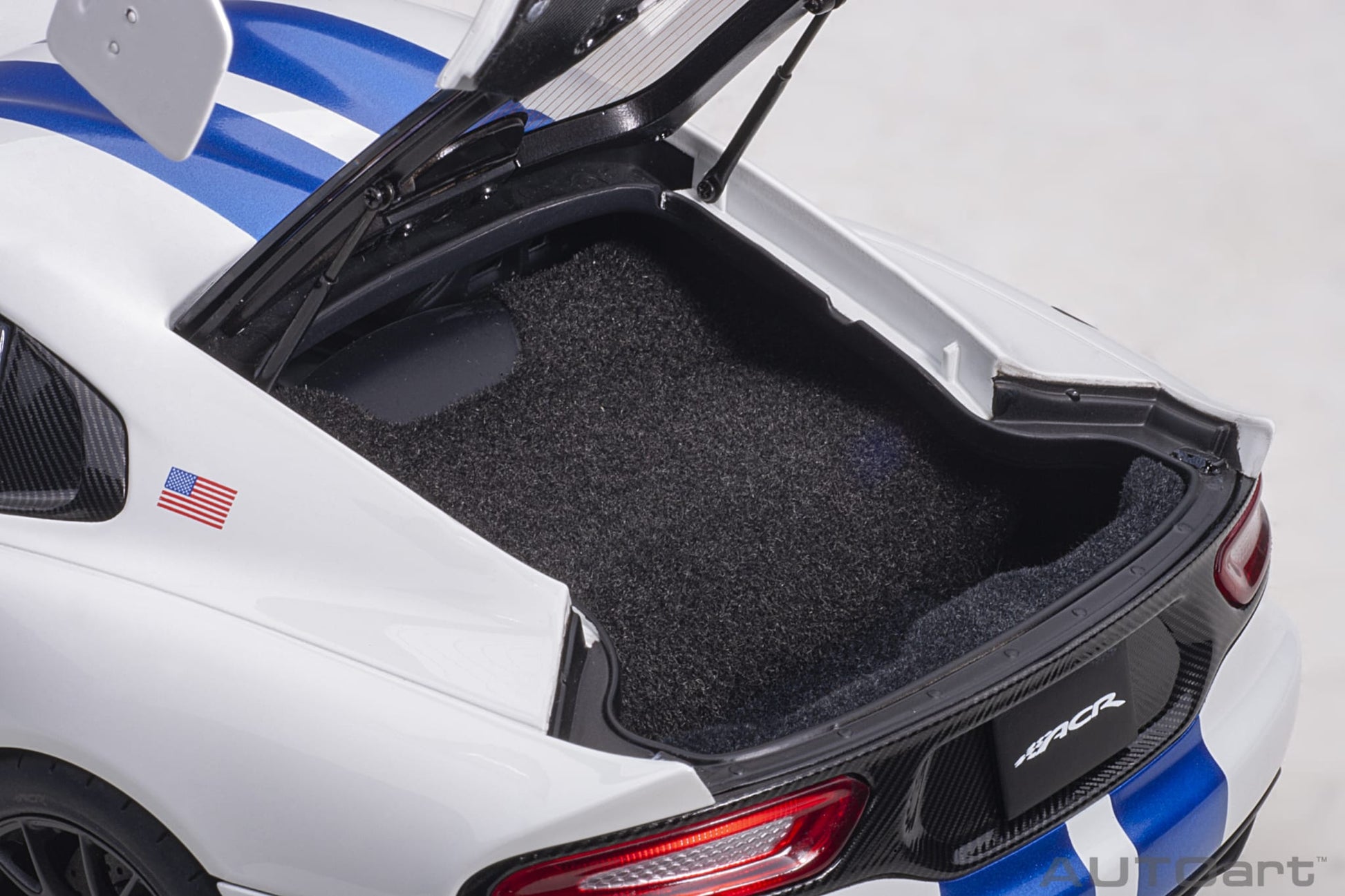 1:18 Dodge Viper GTS-R - Commemorative Edition ACR - 2017 - Pearl White w/Blue Stripes - AUTOart - 71731
