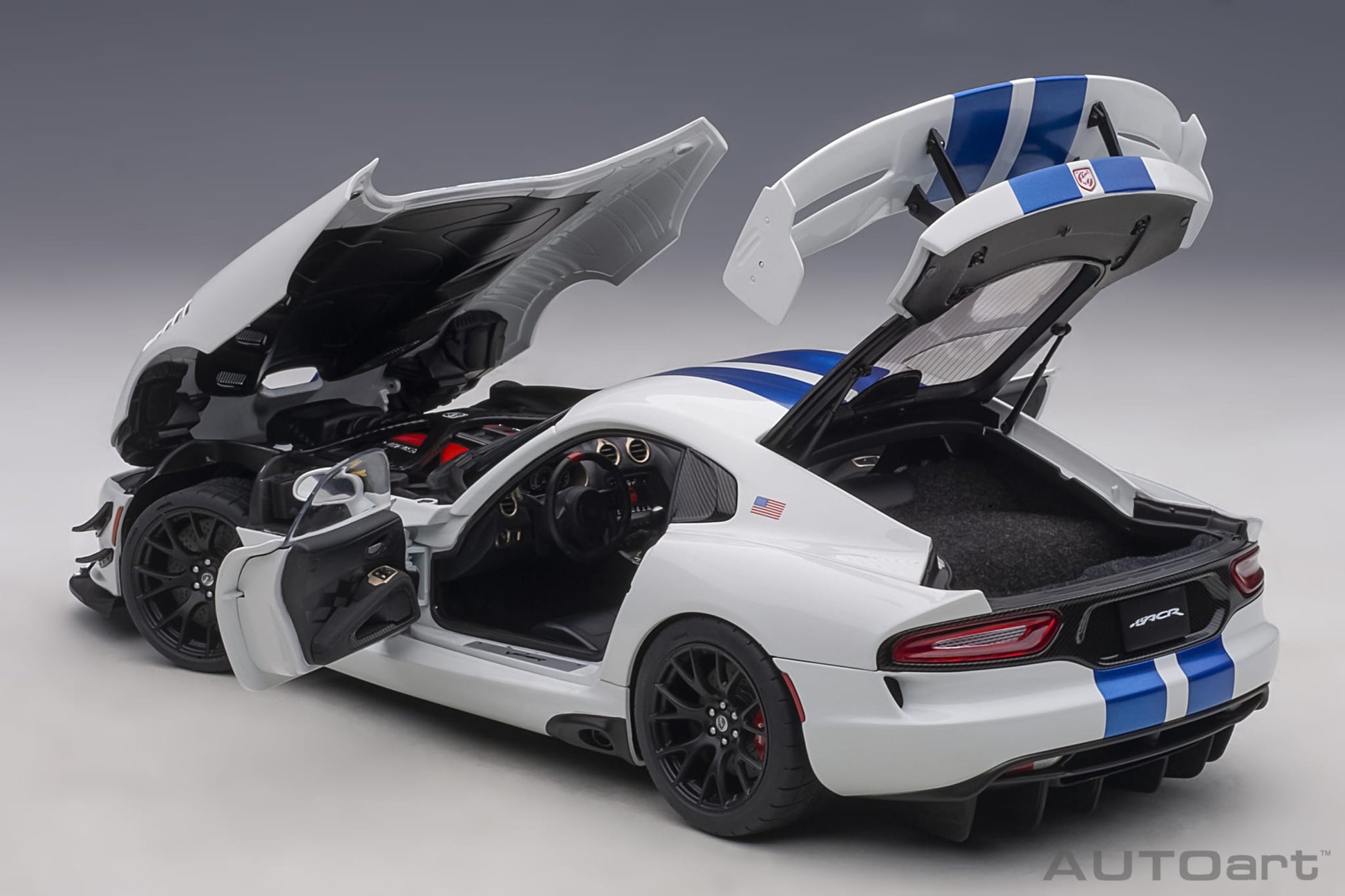 1:18 Dodge Viper GTS-R - Commemorative Edition ACR - 2017 - Pearl White w/Blue Stripes - AUTOart - 71731