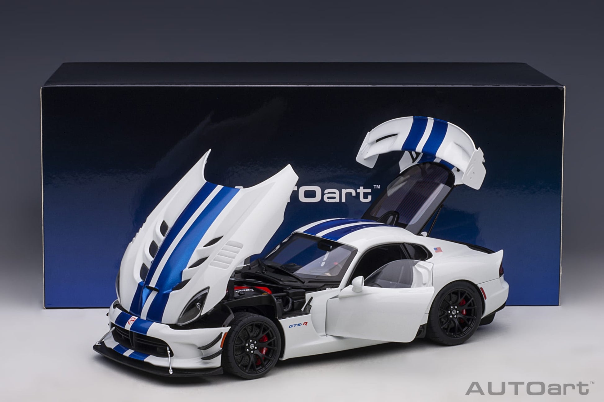 1:18 Dodge Viper GTS-R - Commemorative Edition ACR - 2017 - Pearl White w/Blue Stripes - AUTOart - 71731