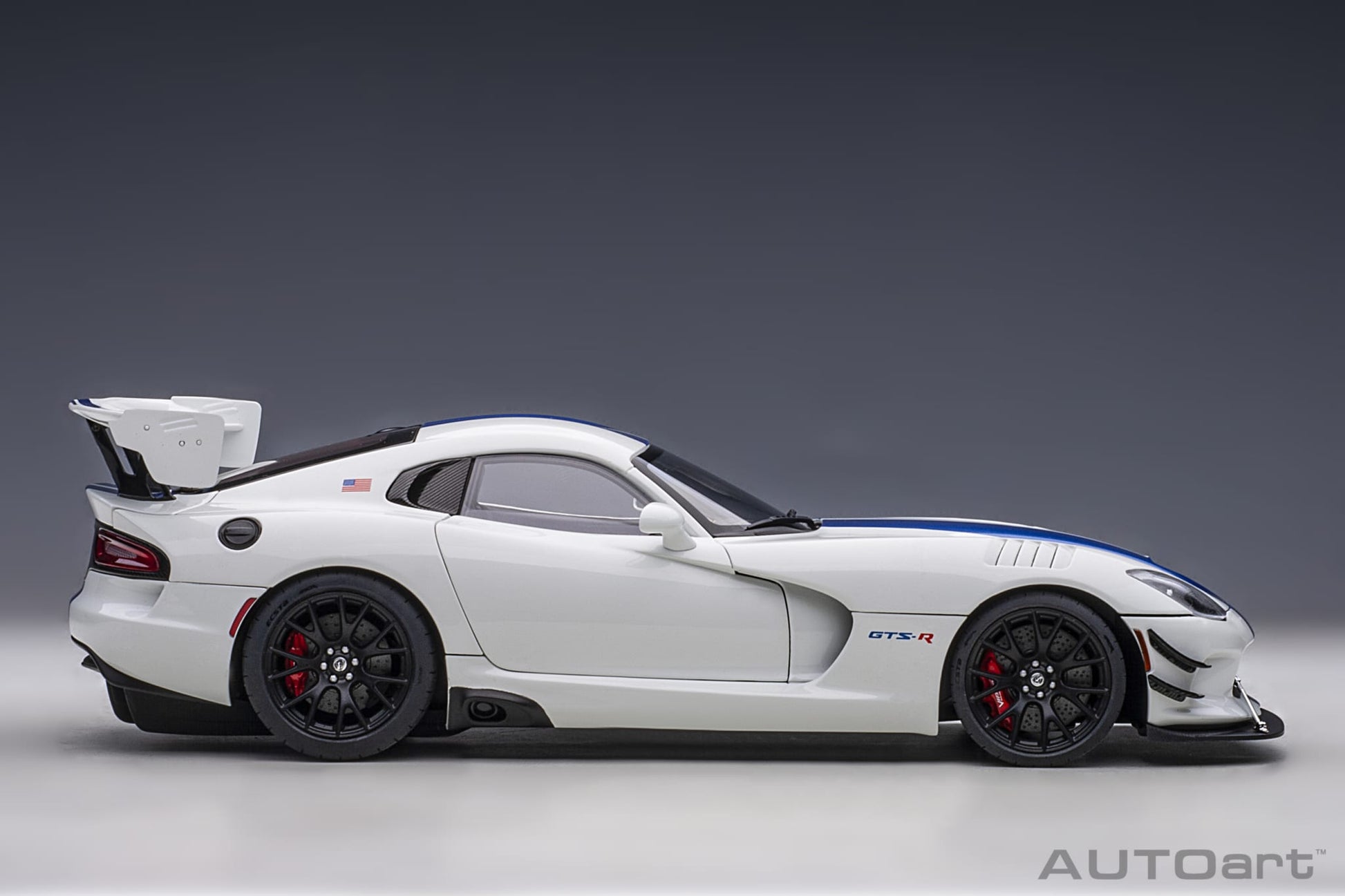 1:18 Dodge Viper GTS-R - Commemorative Edition ACR - 2017 - Pearl White w/Blue Stripes - AUTOart - 71731