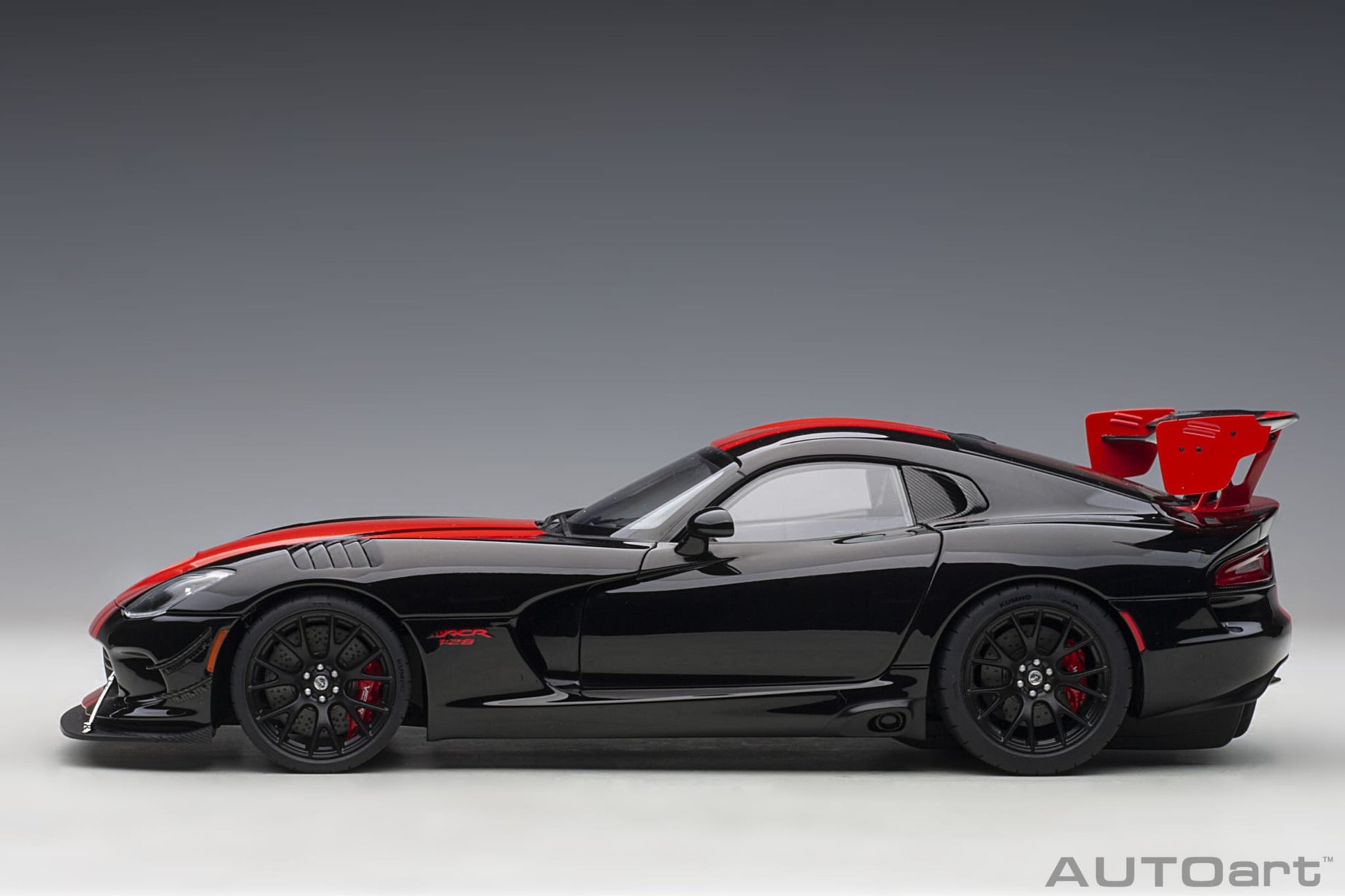 1:18 Dodge Viper ACR 1:28 Edition - 2017 - Black w/Red Stripes - AUTOart - 71732