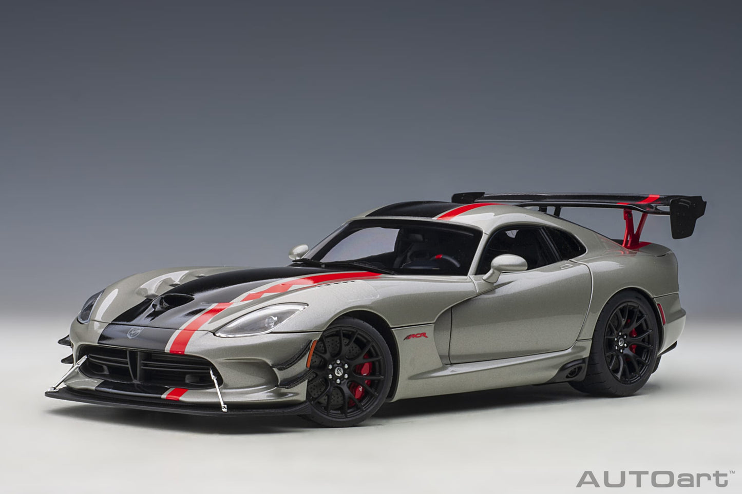 1:18 Dodge Viper ACR - 2017 - Billet Silver Metallic w/Black Stripes - AUTOart - 71733