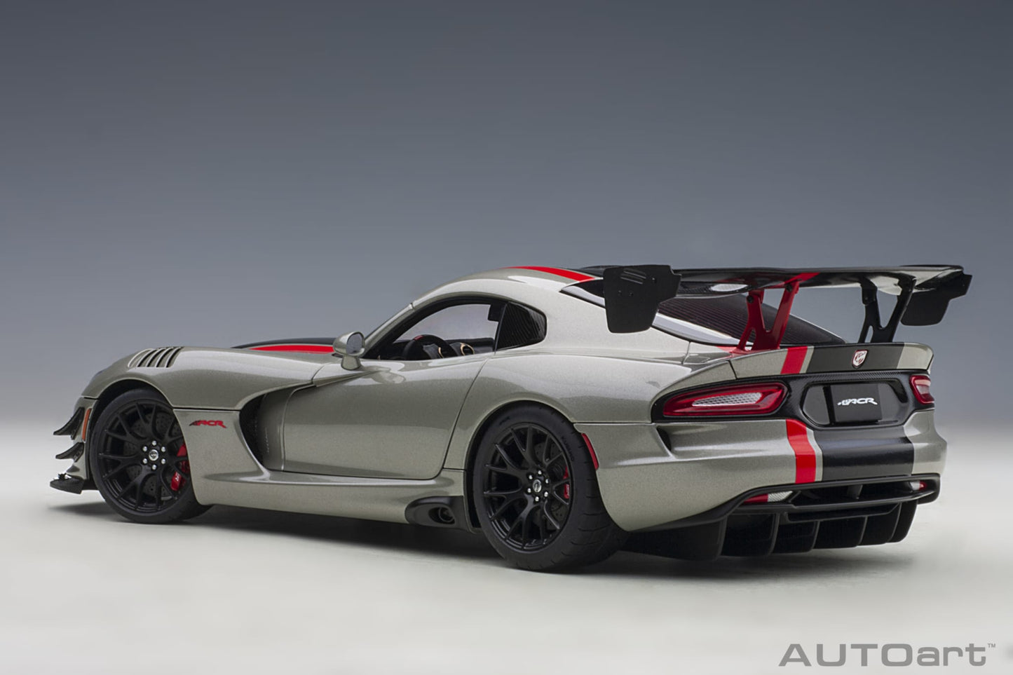 1:18 Dodge Viper ACR - 2017 - Billet Silver Metallic w/Black Stripes - AUTOart - 71733