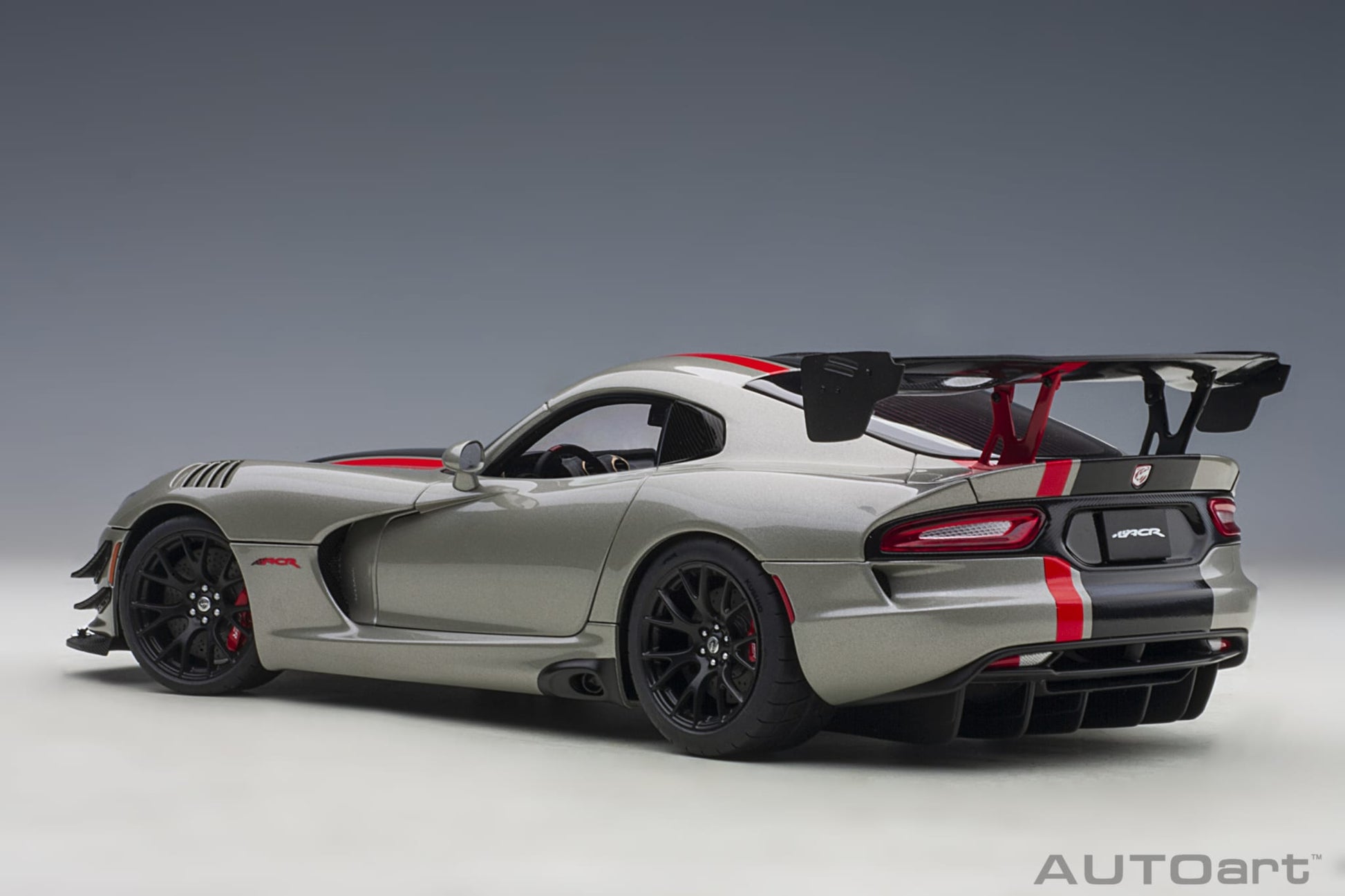 1:18 Dodge Viper ACR - 2017 - Billet Silver Metallic w/Black Stripes - AUTOart - 71733