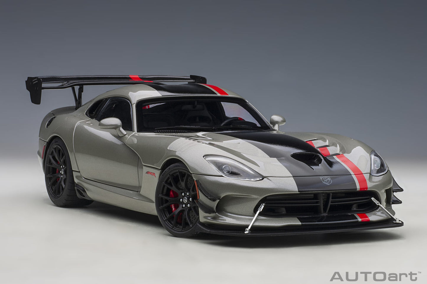 1:18 Dodge Viper ACR - 2017 - Billet Silver Metallic w/Black Stripes - AUTOart - 71733