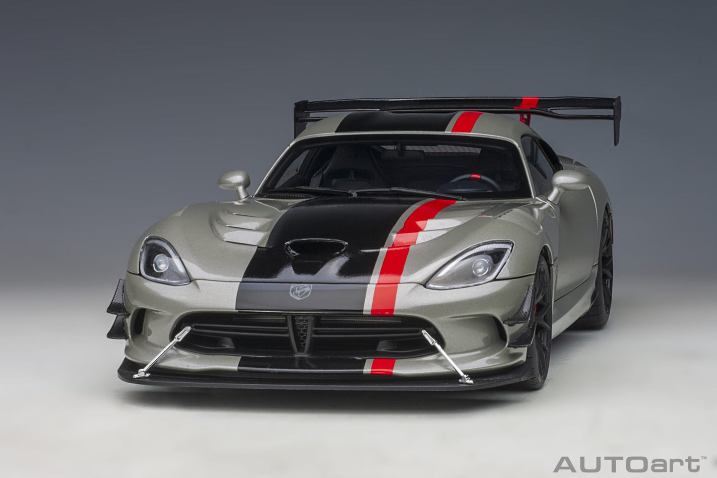 1:18 Dodge Viper ACR - 2017 - Billet Silver Metallic w/Black Stripes - AUTOart - 71733