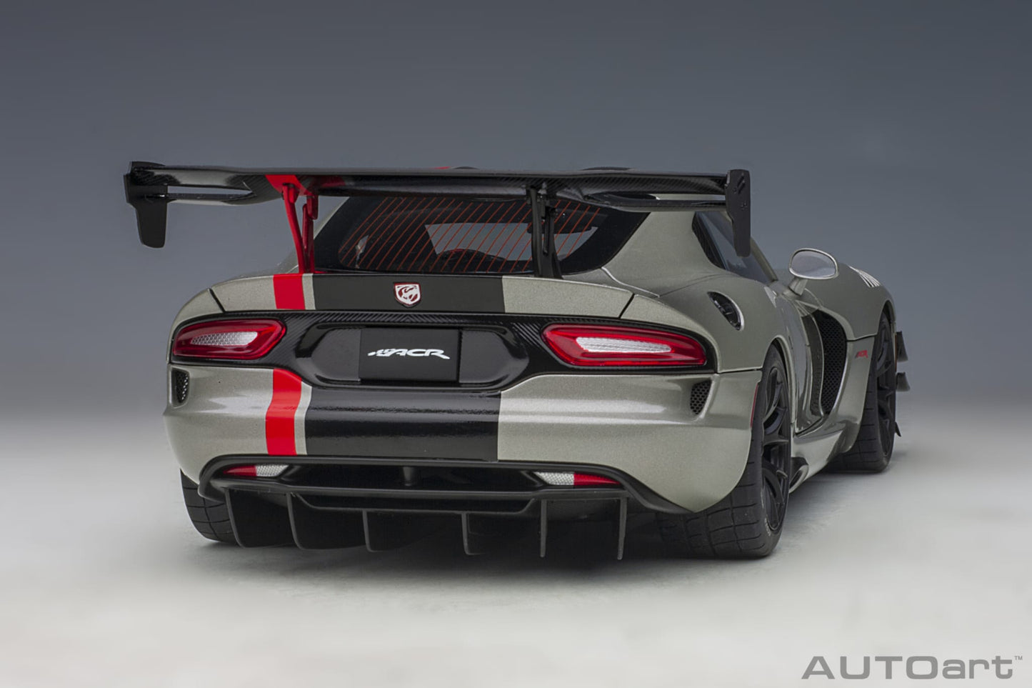 1:18 Dodge Viper ACR - 2017 - Billet Silver Metallic w/Black Stripes - AUTOart - 71733